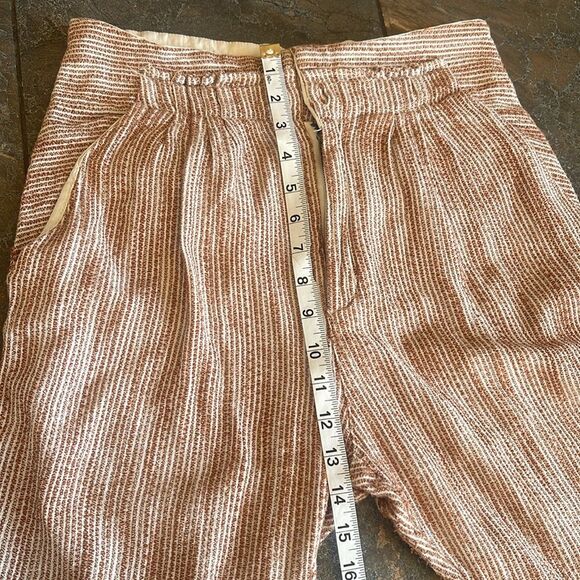 FREE PEOPLE LIGHT AT SUNRISE CROP PANTS IN BEIGE SIZE 4 
Missing white tie - Picture 11 of 16